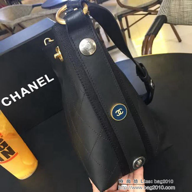 香奈兒CHANEL 93659 93660 2018秋冬 小牛皮金屬扣肩帶嬉皮包手提單肩包 DSC2101